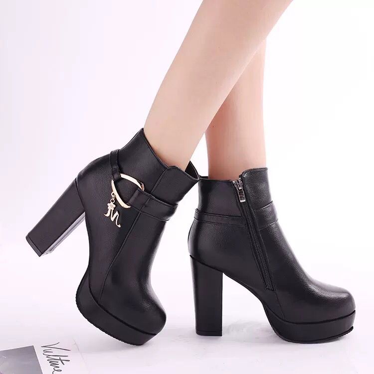 09 Pointed fashion boots for women - Image 1