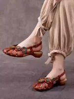 Retro Baotou flower ethnic style low-heeled versatile sandals 2025 summer new comfortable soft-soled - Image 2