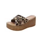 Small wedge heel sandals - Image 6