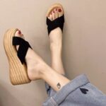Small wedge heel sandals - Image 4