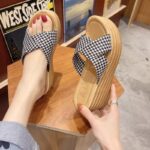Small wedge heel sandals - Image 2